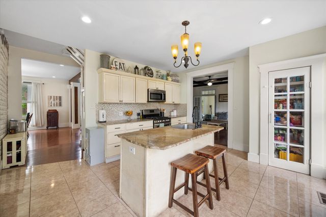 100 Corsicana Street, Hillsboro, TX 76645