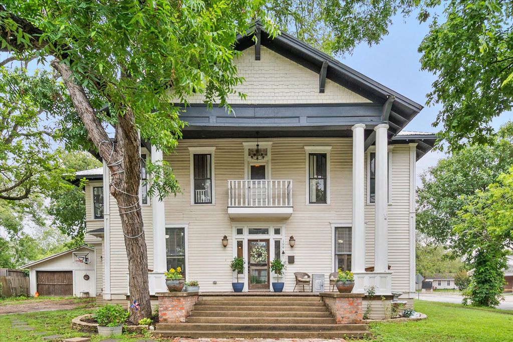 100 Corsicana Street, Hillsboro, TX 76645