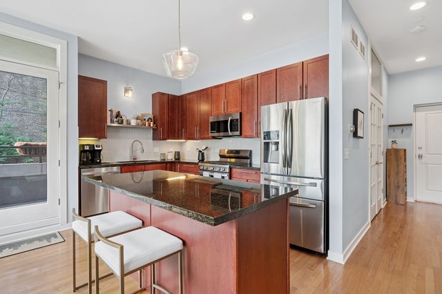 2065 N KEDZIE Avenue 112, Chicago, IL 60647