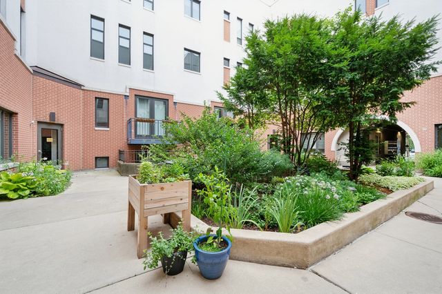 2065 N KEDZIE Avenue 112, Chicago, IL 60647