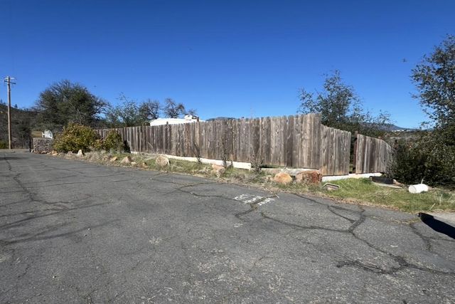 16266 Gold Pan Way, Redding, CA 96001