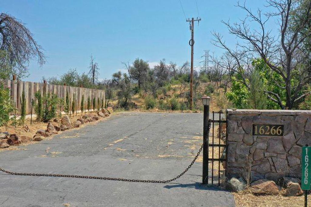 16266 Gold Pan Way, Redding, CA 96001