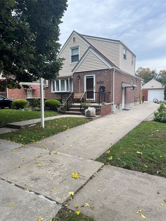 82-37 250TH Street, Bellerose, NY 11426 — photo 3