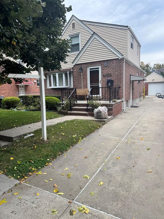 82-37 250TH Street, Bellerose, NY 11426 — photo 4