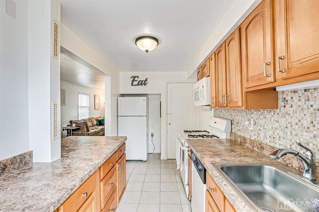 5 Mayfield Place B, Metuchen, NJ 08840