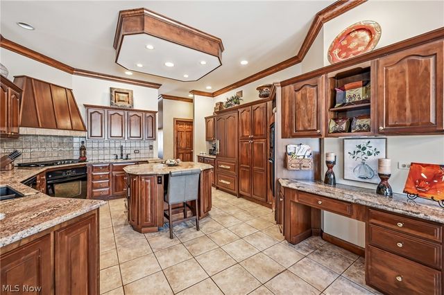 21 Timber Run Court, Canfield, OH 44406