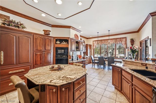 21 Timber Run Court, Canfield, OH 44406