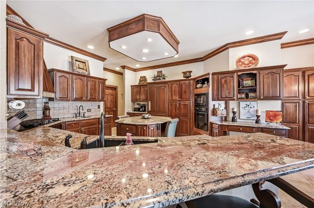 21 Timber Run Court, Canfield, OH 44406