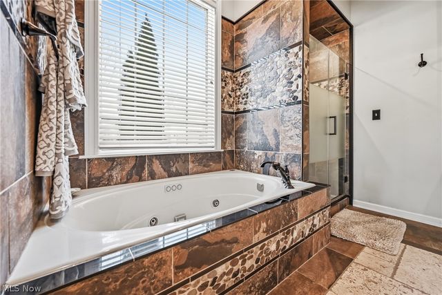 21 Timber Run Court, Canfield, OH 44406