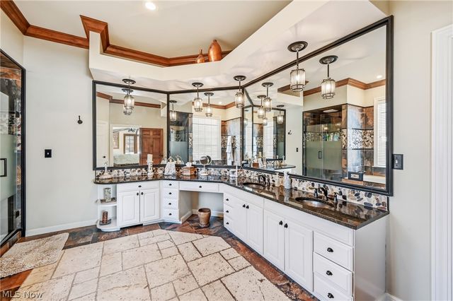 21 Timber Run Court, Canfield, OH 44406