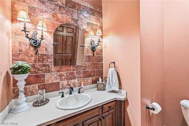 21 Timber Run Court, Canfield, OH 44406