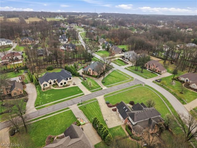 21 Timber Run Court, Canfield, OH 44406