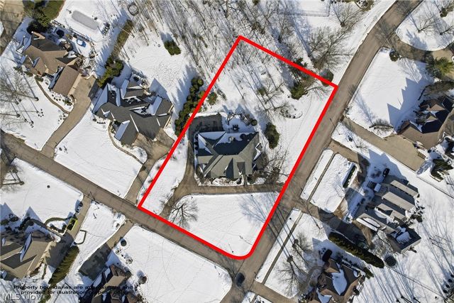 21 Timber Run Court, Canfield, OH 44406