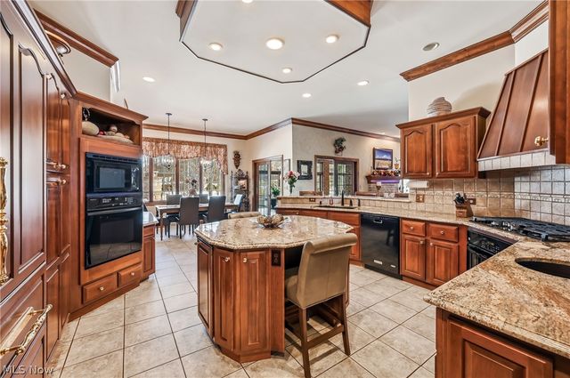 21 Timber Run Court, Canfield, OH 44406