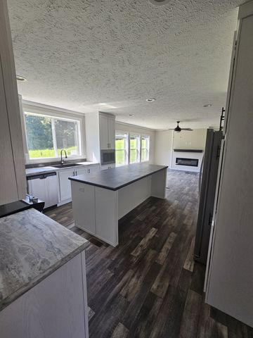 5252 White Springs Ln, Lafayette, TN 37083