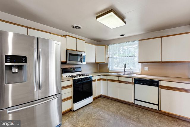 3310 ENGLEWOOD RD, Wilmington, DE 19810