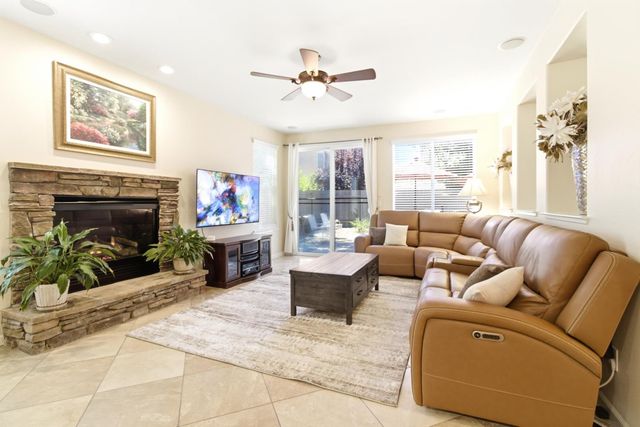 1090 Thornhill Ln, Lincoln, CA 95648