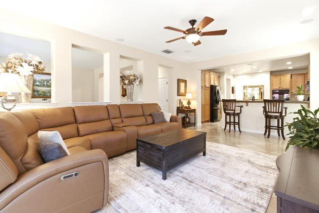 1090 Thornhill Ln, Lincoln, CA 95648