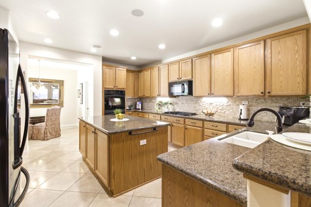 1090 Thornhill Ln, Lincoln, CA 95648
