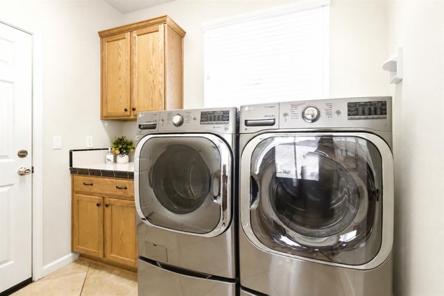 1090 Thornhill Ln, Lincoln, CA 95648