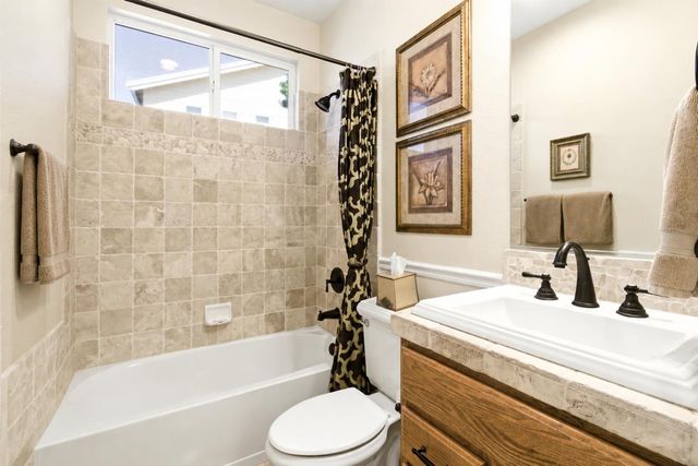 1090 Thornhill Ln, Lincoln, CA 95648