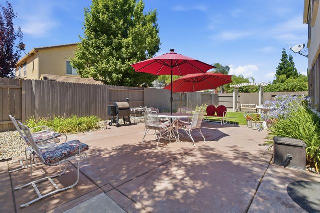 1090 Thornhill Ln, Lincoln, CA 95648