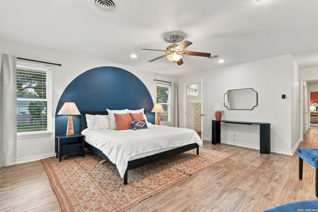 107 WICKFORD WAY, Castle Hills, TX 78213