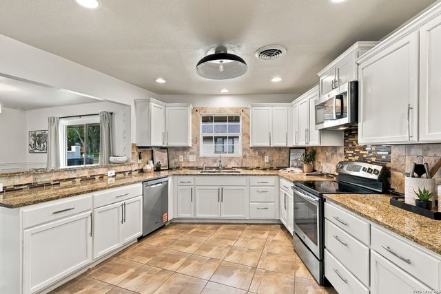 107 WICKFORD WAY, Castle Hills, TX 78213
