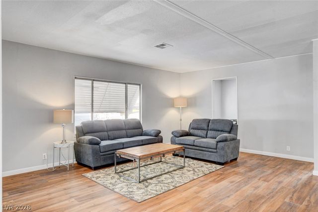 5054 Ridge Drive, Las Vegas, NV 89103