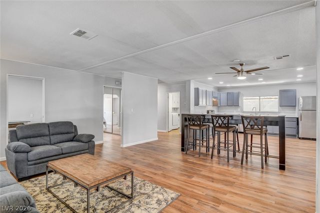 5054 Ridge Drive, Las Vegas, NV 89103