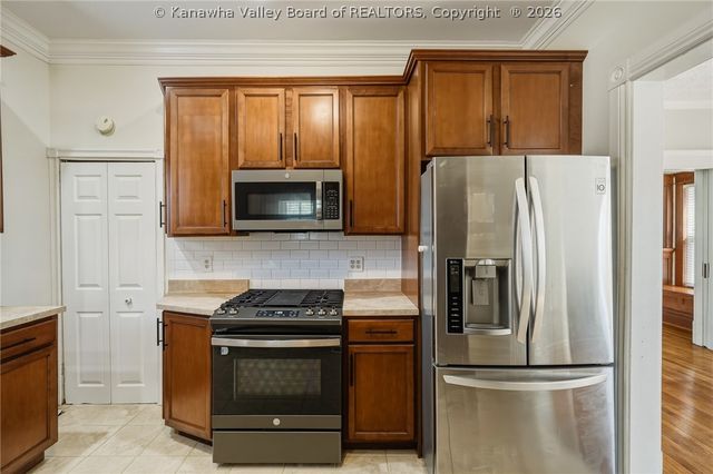 225 11th Avenue, Huntington, WV 25701