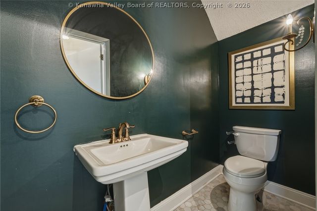 225 11th Avenue, Huntington, WV 25701