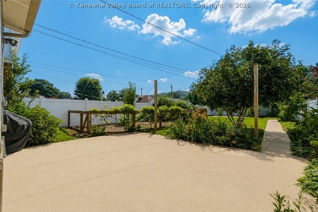 225 11th Avenue, Huntington, WV 25701