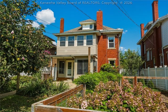 225 11th Avenue, Huntington, WV 25701