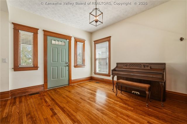 225 11th Avenue, Huntington, WV 25701