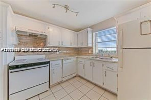 2025 NE 164th Street 904, North Miami Beach, FL 33162