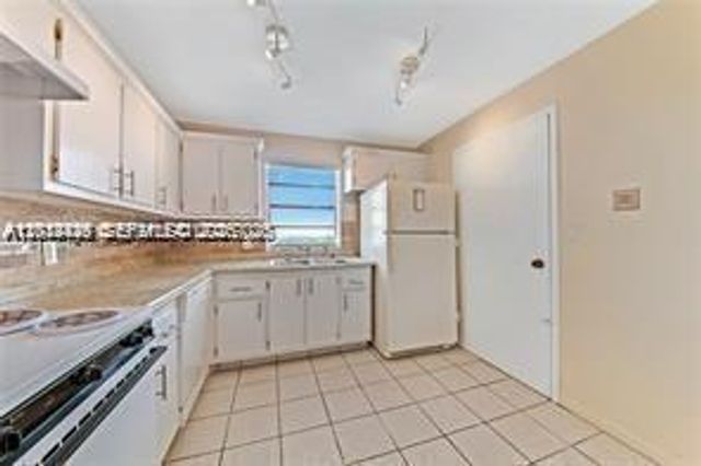 2025 NE 164th Street 904, North Miami Beach, FL 33162