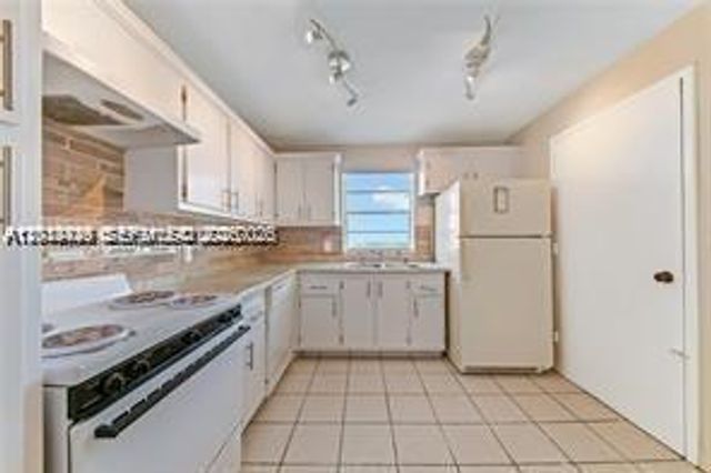 2025 NE 164th Street 904, North Miami Beach, FL 33162