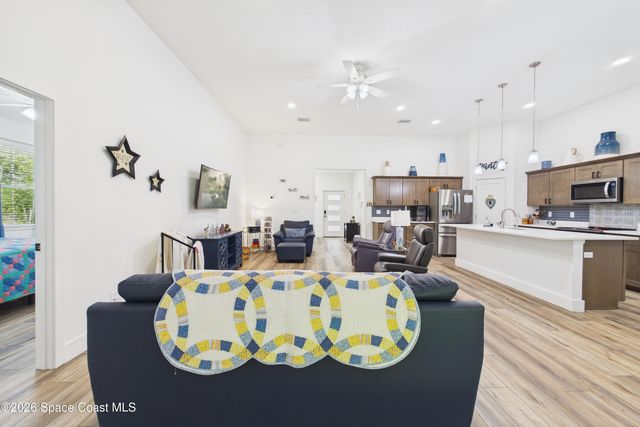 424 Krassner Drive NW, Palm Bay, FL 32907