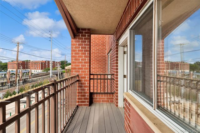130 Post Avenue 316, Westbury, NY 11590