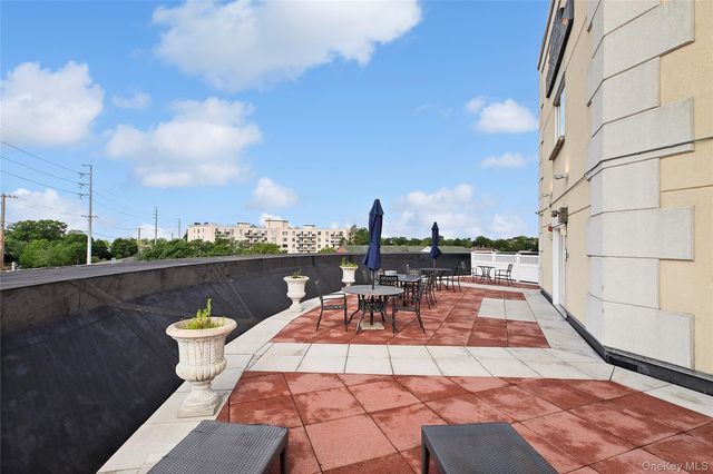130 Post Avenue 316, Westbury, NY 11590