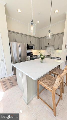 6008 MILL COVE CT, Burke, VA 22015