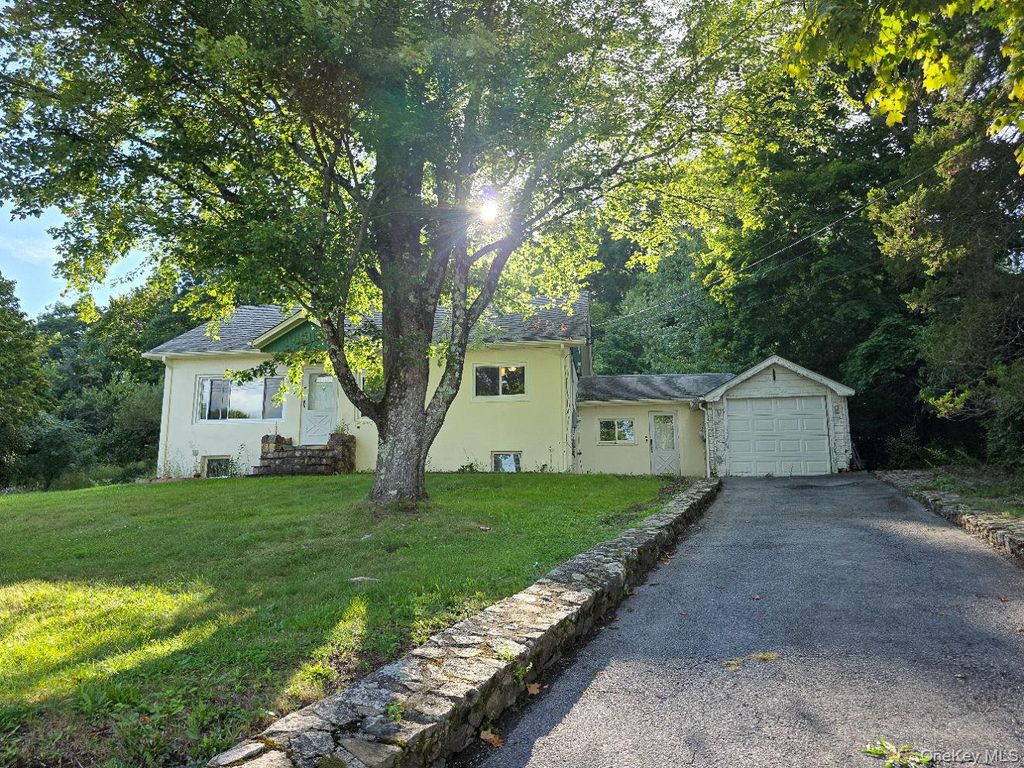 141 W Mombasha Road, Monroe, NY 10950 — exterior