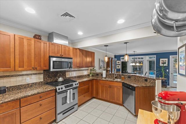 186 Hummingbird Lane, South Burlington, VT 05403