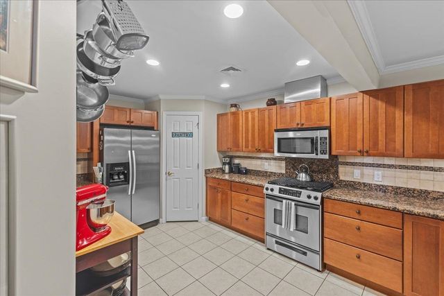 186 Hummingbird Lane, South Burlington, VT 05403