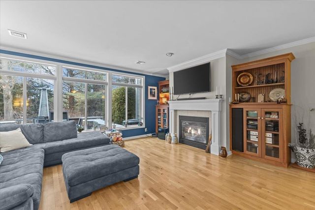 186 Hummingbird Lane, South Burlington, VT 05403