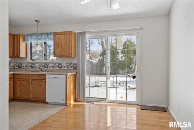 216 N Durkin Drive, Springfield, IL 62702