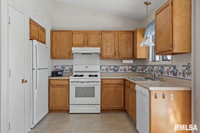 216 N Durkin Drive, Springfield, IL 62702