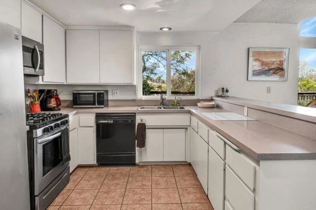 306 Ocean View Drive, Vista, CA 92084