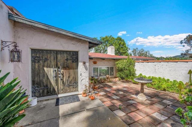 306 Ocean View Drive, Vista, CA 92084